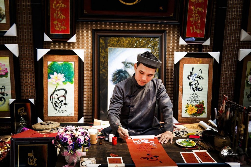 ông đồ tặng chữ